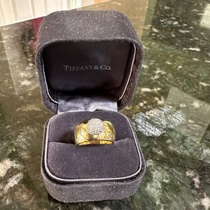 Tiffany & Co 18K gold ring/diamond